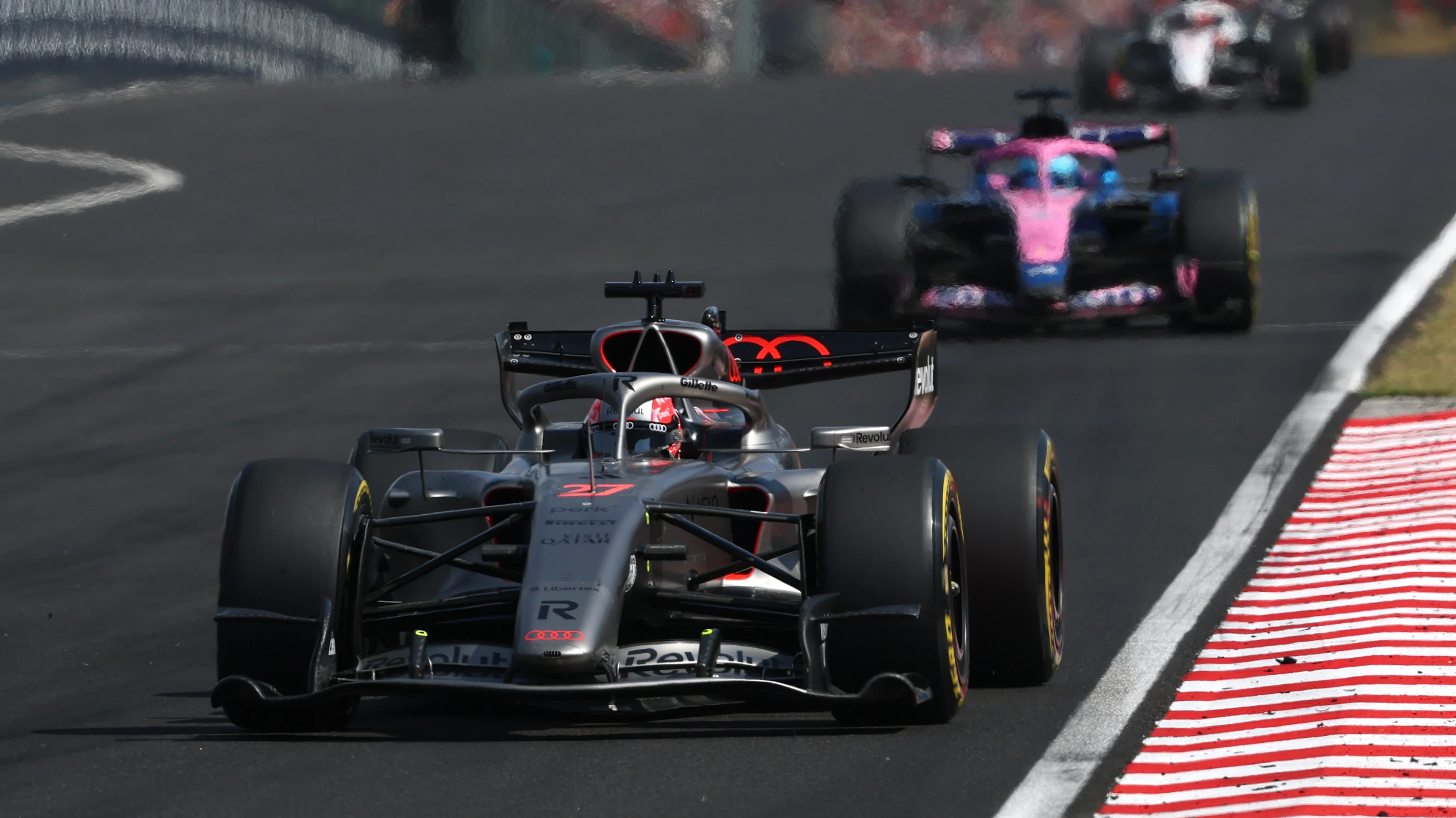 Nico Hulkenberg 駕駛 Audi 在 2026 匈牙利 GP 正賽中行駛