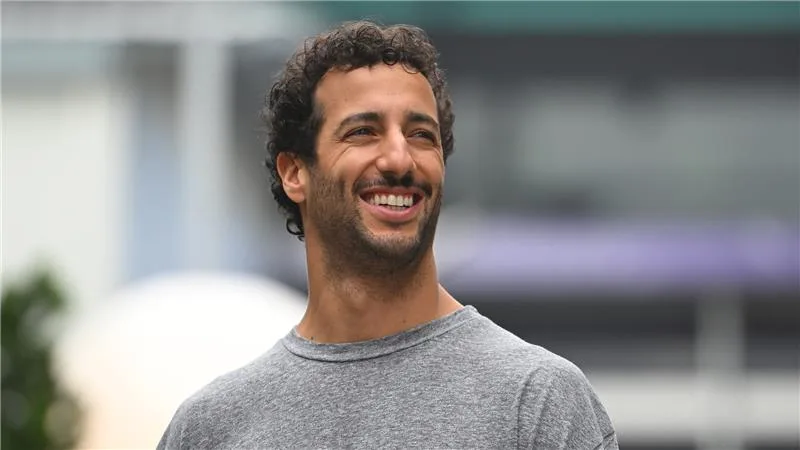Daniel Ricciardo smiling in a recent Formula1.com post-F1 update image