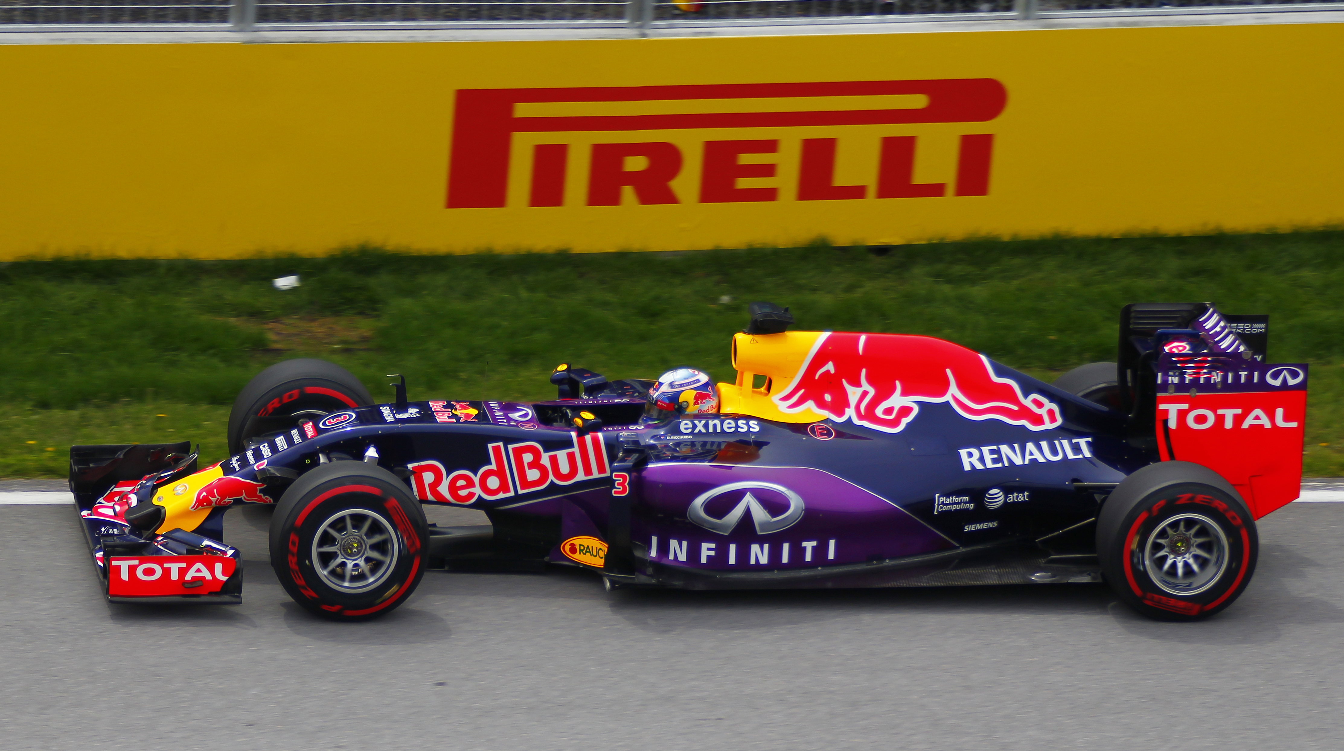 Daniel Ricciardo in Red Bull Racing at the 2015 Canadian Grand Prix