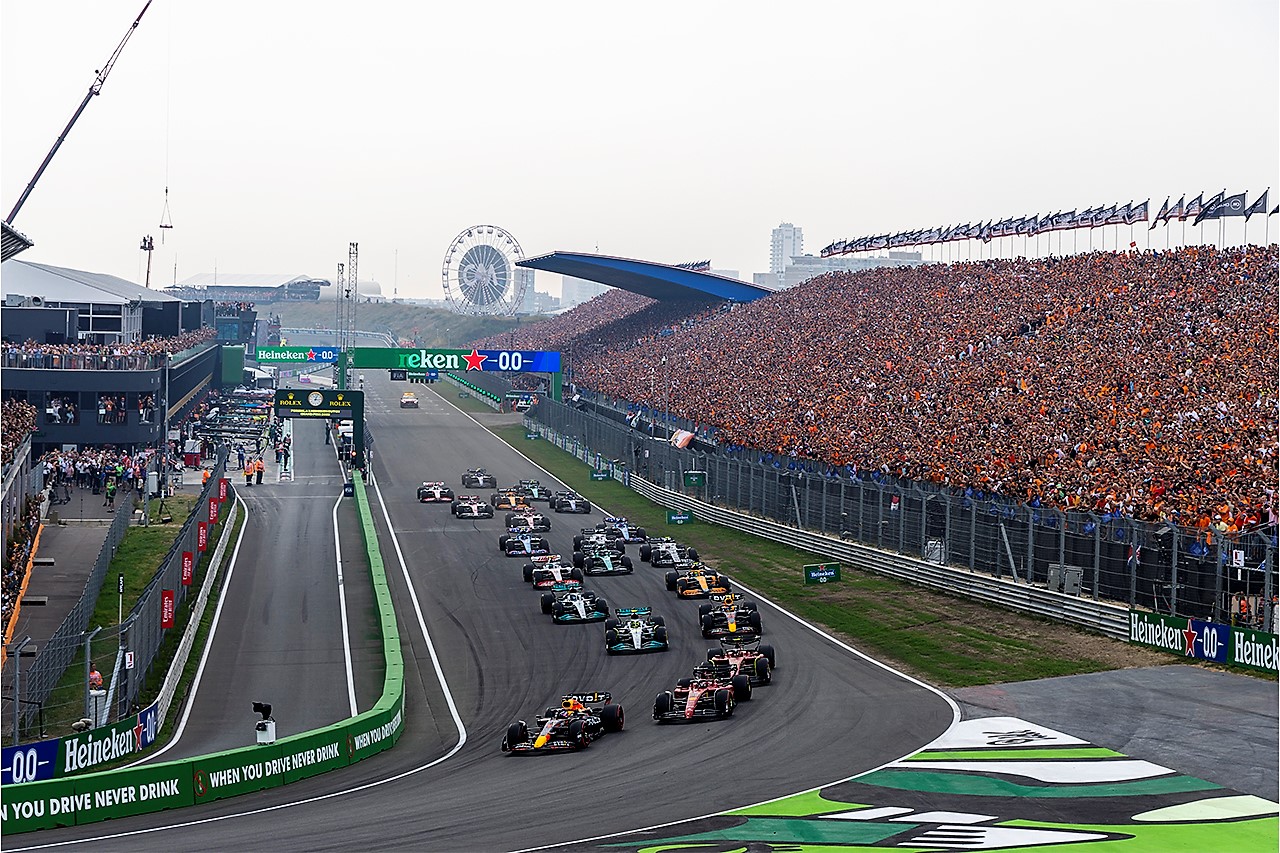 Dutch GP 滿場起跑與主看台