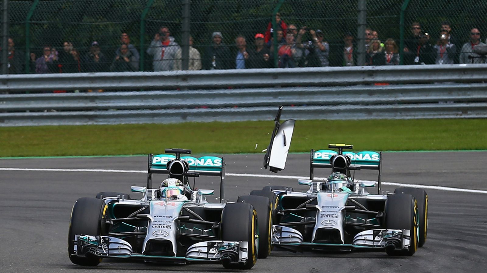 Lewis Hamilton 與 Nico Rosberg 2014 比利時站 Spa 碰撞瞬間